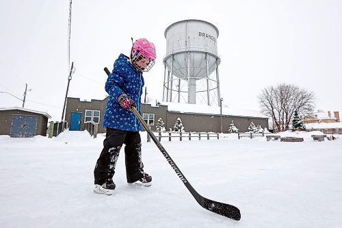 27122022
Eight-year-old Charliegh Traill of Red Deer skates with family at the East End Community Centre on Tuesday.
(Tim Smith/The Brandon Sun)