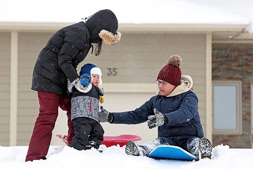 27122022
Almost-two-year-old Ethan Liu sleds with his parents Katie Zhang and Louis Liu on a small hill along Sycamore Avenue in Brandon's south end on Tuesday.
(Tim Smith/The Brandon Sun)