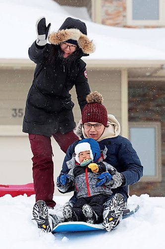 27122022
Almost-two-year-old Ethan Liu sleds with his parents Katie Zhang and Louis Liu on a small hill along Sycamore Avenue in Brandon's south end on Tuesday.
(Tim Smith/The Brandon Sun)