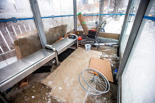 MIKAELA MACKENZIE / WINNIPEG FREE PRESS

A downtown Winnipeg Transit shelter on Main Street at Broadway on Tuesday, Dec. 27, 2022. For Tyler story.
Winnipeg Free Press 2022.