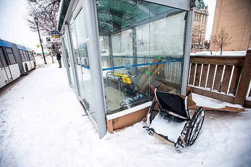 MIKAELA MACKENZIE / WINNIPEG FREE PRESS

A downtown Winnipeg Transit shelter on Main Street at Broadway on Tuesday, Dec. 27, 2022. For Tyler story.
Winnipeg Free Press 2022.