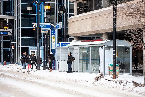 MIKAELA MACKENZIE / WINNIPEG FREE PRESS

A downtown Winnipeg Transit shelter on Graham Avenue on Tuesday, Dec. 27, 2022. For Tyler story.
Winnipeg Free Press 2022.