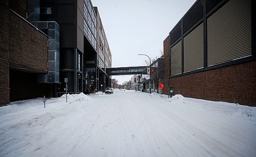 JOHN WOODS / WINNIPEG FREE PRESS
An empty Spence St near the University of Winnipeg in Winnipeg Tuesday, December 27, 2022. University of Winnipeg Student  Association is concerned about student connection and safety downtown. 

Re: Mackintosh