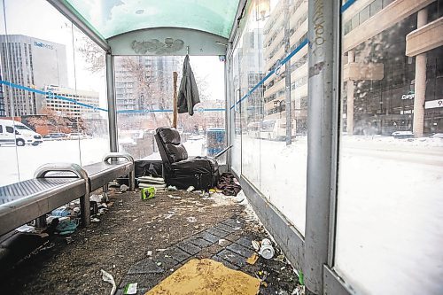 MIKAELA MACKENZIE / WINNIPEG FREE PRESS

A downtown Winnipeg Transit shelter on Graham Avenue on Tuesday, Dec. 27, 2022. For Tyler story.
Winnipeg Free Press 2022.