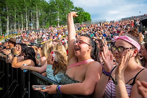 Sarah Pangman cheers for Aaron Goodvin Friday at Dauphin&#x573; Countryfest Club Regent Casino and Event Centre Main Stage.(Chelsea Kemp/The Brandon Sun)