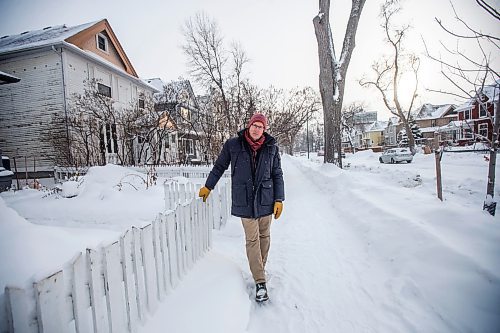 MIKAELA MACKENZIE / WINNIPEG FREE PRESS

Downtown resident Brian Pincott poses for a photo on his street in Winnipeg on Thursday, Dec. 22, 2022. He says that improving active transport infrastructure is key to having more people live in the core. For Malak story.
Winnipeg Free Press 2022.