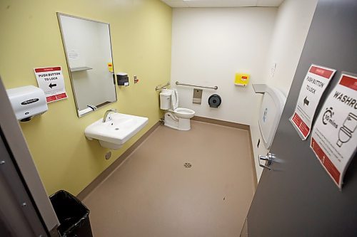 MIKE DEAL / WINNIPEG FREE PRESS
The bathroom in the Pit Stop area at Nine Circles Community Health Centre has sharps container and is monitored by staff to make sure clients feel safe.
See Katrina Clarke story
221215 - Thursday, December 15, 2022.