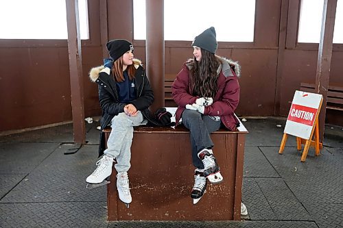 29122022
Olivia Relf and Miley Rindlisbacher visit in a warm-up shelter at the Brandon Skating Oval while taking a break from skating on Thursday.  (Tim Smith/The Brandon Sun)