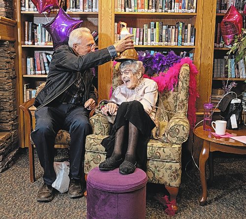 JESSICA LEE / WINNIPEG FREE PRESS

Doreen Brownstone (right) celebrates her 100th birthday at Shaftsbury Retirement Residence on September 28, 2022 with friend Al Simmons, as he places a candle hat on her head and sings to her.

Stand up