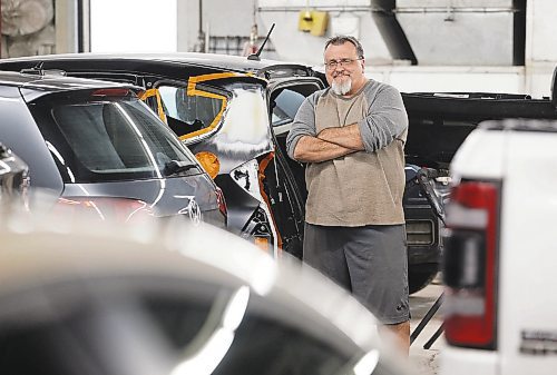 JOHN WOODS / WINNIPEG FREE PRESS
Dan Roller, shop manager at Penner Auto Body is photographed in his Corydon Ave auto body shop Monday, October 24, 2022. Roller says most shops in Winnipeg are backlogged with repairs and doesn&#x2019;t expect that to change soon.

Re: gabby