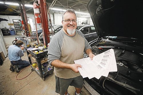 JOHN WOODS / WINNIPEG FREE PRESS
Dan Roller, shop manager at Penner Auto Body is photographed with some work orders in his Corydon Ave auto body shop Monday, October 24, 2022. Roller says most shops in Winnipeg are backlogged with repairs and doesn&#x2019;t expect that to change soon.

Re: gabby