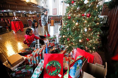 JOHN WOODS / WINNIPEG FREE PRESS
Children pick a gift from under the Christmas tree after a service at Knox United Church in Winnipeg Sunday, December 18, 2022. The gifts were donated by the community and local firefighters. Knox United Church is an intercultural church and community hub in the heart of the Central Park neighbourhood of Winnipeg.

Re: Marten