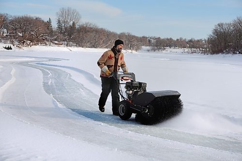 RUTH BONNEVILLE / WINNIPEG FREE PRESS 

Local - Assiniboine River Trail

Scott Nystrom, a resident along Assiniboine Ave., uses a sweeping machine to smooth out the skating path along the Assiniboine River for NYE Friday.  

Residents that live along the Assiniboine River on Assiniboine Ave. work to prep the river for New Years Eve activities on Friday.


Dec 30th,  2022