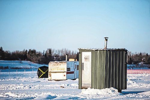 MIKAELA MACKENZIE / WINNIPEG FREE PRESS

An ice fishing village gets set up on the river in Lockport on Friday, Dec. 30, 2022. For Malak story.
Winnipeg Free Press 2022.