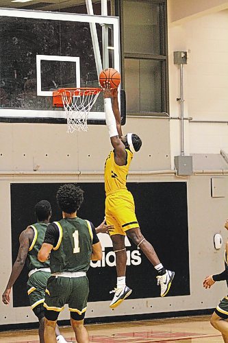 Brandon Bobcats Eli Ampofo was named a tournament all-star after beating the Regina Cougars in the third-place game of the Wesmen Classic men's basketball tournament in Winnipeg on Friday. (Thomas Friesen/The Brandon Sun)
