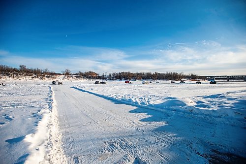 MIKAELA MACKENZIE / WINNIPEG FREE PRESS

An ice fishing village gets set up on the river in Lockport on Friday, Dec. 30, 2022. For Malak story.
Winnipeg Free Press 2022.