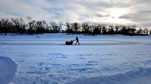 RUTH BONNEVILLE / WINNIPEG FREE PRESS 

Local - Assiniboine River Trail

Residents that live along the Assiniboine River on Assiniboine Ave. work to prep the river for New Years Eve activities on Friday.


Dec 30th,  2022