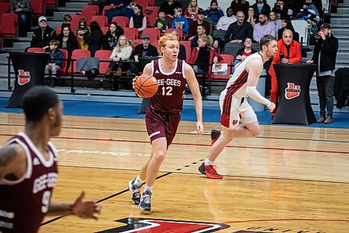 JESSICA LEE / WINNIPEG FREE PRESS

University of Ottawa Gee-Gees player Cole Newton dribbles the ball during a game against the University of Winnipeg Wesmen at the Duckworth Centre on December 30, 2022

Reporter: Mike Sawatzky