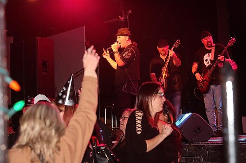JukeBox Heroes lead singer Steve Whittick performs some classic rock covers on stage at The 40 nightclub in Brandon during the opening minutes of 2023. (Kyle Darbyson/The Brandon Sun)  