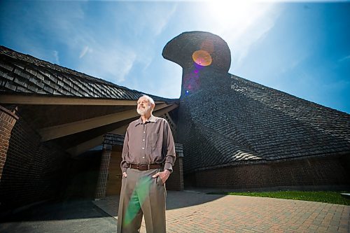 MIKAELA MACKENZIE / WINNIPEG FREE PRESS

Architect Etienne Gaboury poses in front of Precious Blood Roman Catholic Church in Winnipeg on Tuesday, May 22, 2018.  This is the 50th year of worship inside the unusual building.

Mikaela MacKenzie / Winnipeg Free Press 2018.