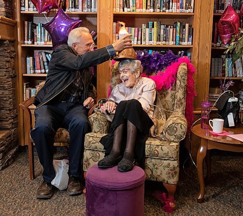 JESSICA LEE / WINNIPEG FREE PRESS

Doreen Brownstone (right) celebrates her 100th birthday at Shaftsbury Retirement Residence on September 28, 2022 with friend Al Simmons, as he places a candle hat on her head and sings to her.

Stand up
