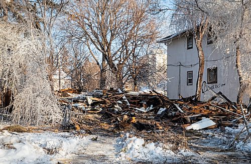 JESSICA LEE / WINNIPEG FREE PRESS

The remains of a fire on Stella Ave. are photographed on January 3, 2023.

Reporter: Malak Abas