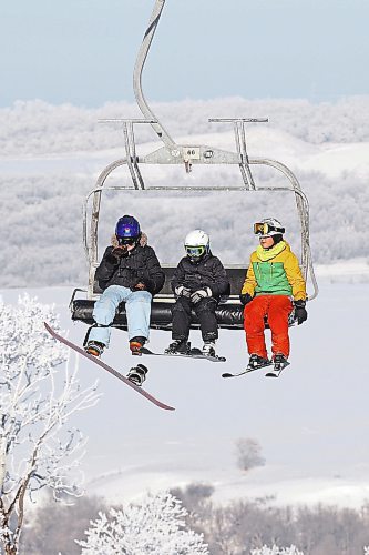 03012023
Skiers and snowboarders ride a chairlift, framed by hoar frost, during a crisp day of winter activities at Asessippi Ski Resort on Tuesday. (Tim Smith/The Brandon Sun)