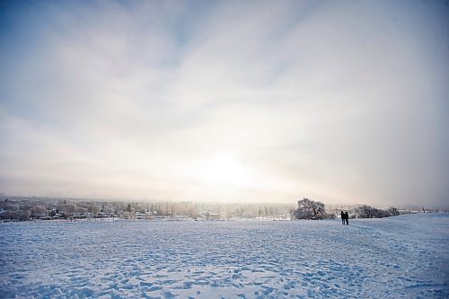 MIKAELA MACKENZIE / WINNIPEG FREE PRESS

Aaron Musngi (left) and Angelica Erasmo watch from Garbage Hill as the sun rises and ice fog hangs over the city in Winnipeg on Tuesday, Jan. 3, 2023. Standup.
Winnipeg Free Press 2022.