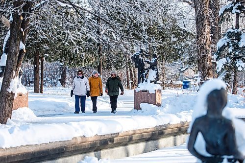 MIKAELA MACKENZIE / WINNIPEG FREE PRESS

Cheri Chowen (left), Linda Corbett, and Vivian Albo walk through the Leo Mol Sculpture Garden in Assiniboine Park in Winnipeg on Tuesday, Jan. 3, 2023. For &#x460;story.
Winnipeg Free Press 2022.