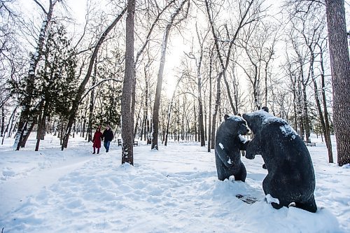 MIKAELA MACKENZIE / WINNIPEG FREE PRESS

Youngok Kang-Bohr (left) and Roland Bohr walk through the Leo Mol Sculpture Garden in Assiniboine Park in Winnipeg on Tuesday, Jan. 3, 2023. For &#x460;story.
Winnipeg Free Press 2022.