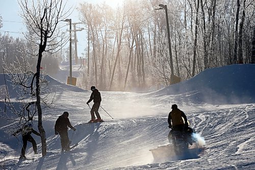 03012023
Skiers shred the slopes amid heavy hoar frost at Asessippi Ski Resort on a crisp Tuesday. (Tim Smith/The Brandon Sun)