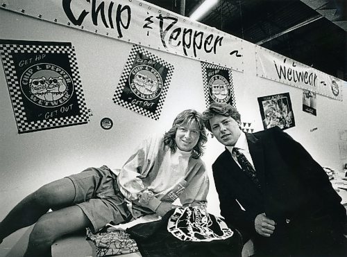DAVE JOHNSON / WINNIPEG FREE PRESS

Chip, left, and Pepper Foster in their St.James office -  1989