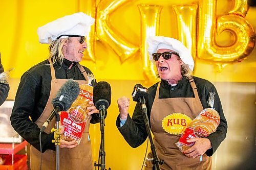 MIKAELA MACKENZIE / WINNIPEG FREE PRESS

Pepper (left) and Chip Foster, new owners of KUB Bakery, at a press conference announcing the sale of the bread bakery in Winnipeg on Wednesday, Jan. 4, 2023. For Gabby story.
Winnipeg Free Press 2022.
