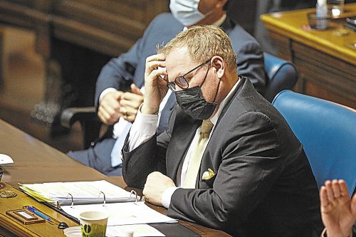 MIKE DEAL / WINNIPEG FREE PRESS
Scott Fielding, Minister of Natural Resources and Northern Development, wore a mask during question period.
MLA's during Question Period on the first day that the province has lifted all remaining public health orders, leaving it up to individuals to decide if they want to wear masks. Some MLA's decided to continue wearing masks, many did not.
220315 - Tuesday, March 15, 2022.