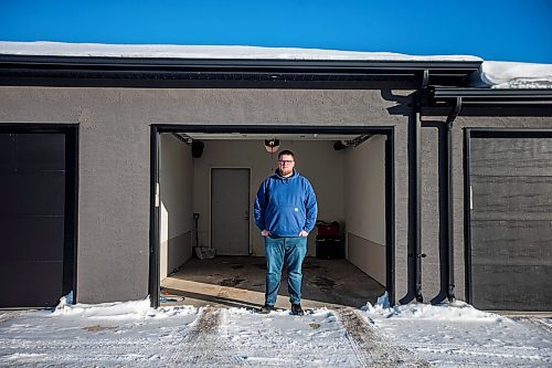 MIKAELA MACKENZIE / WINNIPEG FREE PRESS

Joey Dearborn, who is running into MPI policy issues while trying to work around the extremely long wait times in Winnipeg, poses for a photo in his empty garage in Ile des Ch&#xea;nes on Thursday, Jan. 5, 2023. For Gabby story.
Winnipeg Free Press 2023.