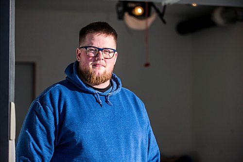 MIKAELA MACKENZIE / WINNIPEG FREE PRESS

Joey Dearborn, who is running into MPI policy issues while trying to work around the extremely long wait times in Winnipeg, poses for a photo in his empty garage in Ile des Ch&#xea;nes on Thursday, Jan. 5, 2023. For Gabby story.
Winnipeg Free Press 2023.