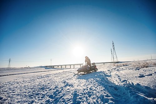 MIKAELA MACKENZIE / WINNIPEG FREE PRESS

Dale LaMonica snowmobiles back to his truck, after sledding to Niverville and back, on the Duff Roblin Parkway just outside of Winnipeg on Thursday, Jan. 5, 2023. Standup.
Winnipeg Free Press 2023.