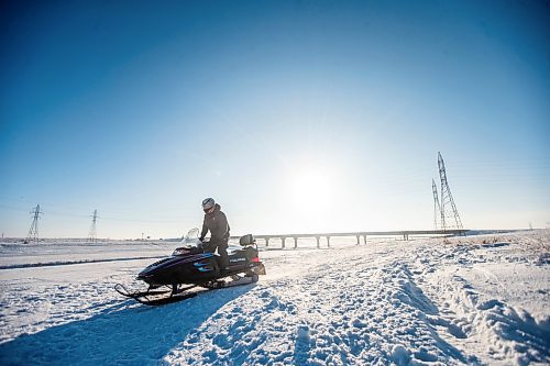 MIKAELA MACKENZIE / WINNIPEG FREE PRESS

Dale LaMonica snowmobiles back to his truck, after sledding to Niverville and back, on the Duff Roblin Parkway just outside of Winnipeg on Thursday, Jan. 5, 2023. Standup.
Winnipeg Free Press 2023.