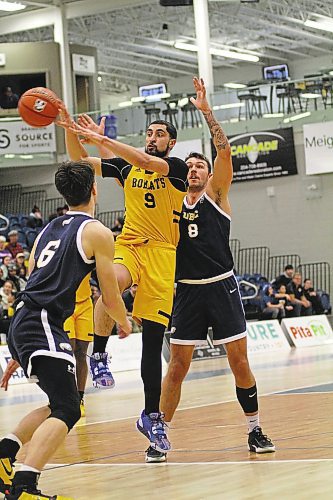 Brandon University Bobcats Sultan Bhatti drives and dishes against the UBC Thunderbirds in Canada West men's basketball action at the Healthy Living Centre on Friday. (Thomas Friesen/The Brandon Sun)