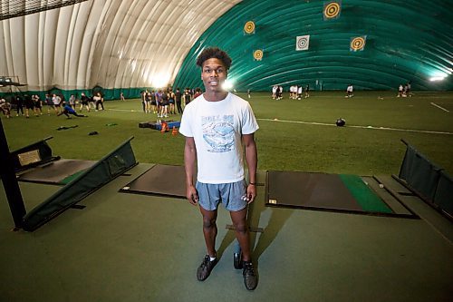 MIKE DEAL / WINNIPEG FREE PRESS
Up and coming high school football star Mekhi Tyrell at an early morning practice at the Golf Dome on Wilkes.
See Mike Sawatzky story
230106 - Friday, January 06, 2023.