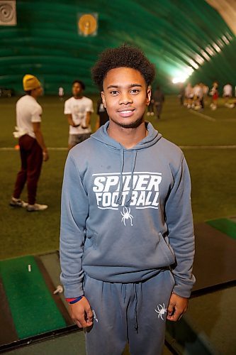 MIKE DEAL / WINNIPEG FREE PRESS
Up and coming high school football star Trae Tomlinson at an early morning practice at the Golf Dome on Wilkes.
See Mike Sawatzky story
230106 - Friday, January 06, 2023.