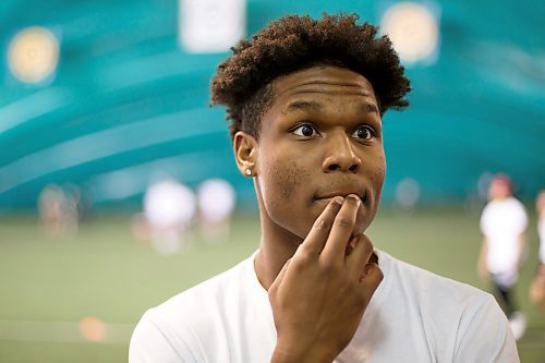 MIKE DEAL / WINNIPEG FREE PRESS
Up and coming high school football star Mekhi Tyrell at an early morning practice at the Golf Dome on Wilkes.
See Mike Sawatzky story
230106 - Friday, January 06, 2023.