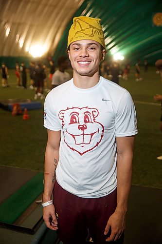 MIKE DEAL / WINNIPEG FREE PRESS
Up and coming high school football star Rhyland Kelly at an early morning practice at the Golf Dome on Wilkes.
See Mike Sawatzky story
230106 - Friday, January 06, 2023.