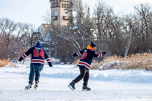 MIKAELA MACKENZIE / WINNIPEG FREE PRESS

Lorne Musqua (left) and Philip Okemow skate on the Riley Family Duck Pond, which opened today, at Assiniboine Park in Winnipeg on Friday, Jan. 6, 2023. 
Winnipeg Free Press 2023.