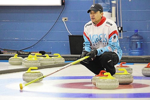 Hayden Forrester calls a shot during his matchup with Shawn Taylor at the Brandon men's bonspiel on Sunday afternoon. Forrester's Fort Rouge rink won the game by a score of 7-5 and clinched a spot at next month's Viterra Championship in Neepawa. (Lucas Punkari/The Brandon Sun)