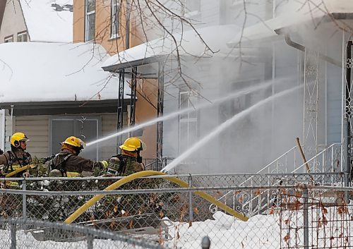 JOHN WOODS / WINNIPEG FREE PRESS
Firefighters work to extinguish a fire in an empty house at 694 Furby Sunday, January 8, 2023. 

Re: standup