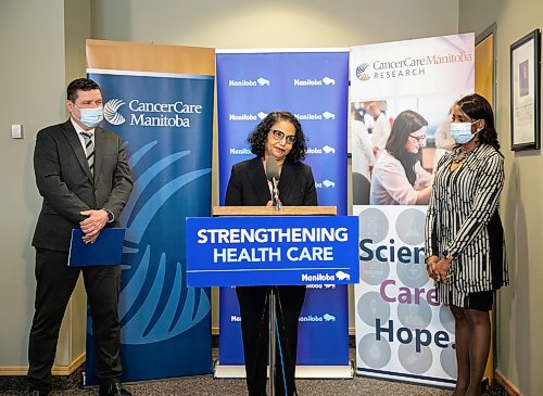 JESSICA LEE / WINNIPEG FREE PRESS

Dr. Sri Navaratnam (centre), president and CEO of CancerCare Manitoba, is photographed at a press conference at CancerCare on January 9, 2023.

Reporter: Katie May