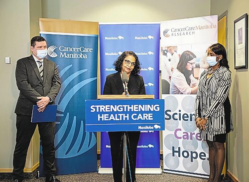JESSICA LEE / WINNIPEG FREE PRESS

Dr. Sri Navaratnam (centre), president and CEO of CancerCare Manitoba, is photographed at a press conference at CancerCare on January 9, 2023.

Reporter: Katie May