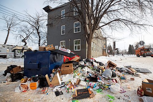 MIKE DEAL / WINNIPEG FREE PRESS
A &#x201c;trash volcano&#x201d; erupting in a back lane of 270 St Johns Avenue.
See Malak Abas story
230109 - Monday, January 09, 2023.