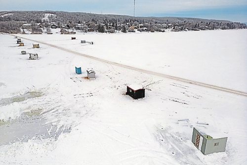 09012023
Ice-fishing shacks line the south end of Minnedosa Lake by the dam on a grey Monday.
(Tim Smith/The Brandon Sun)